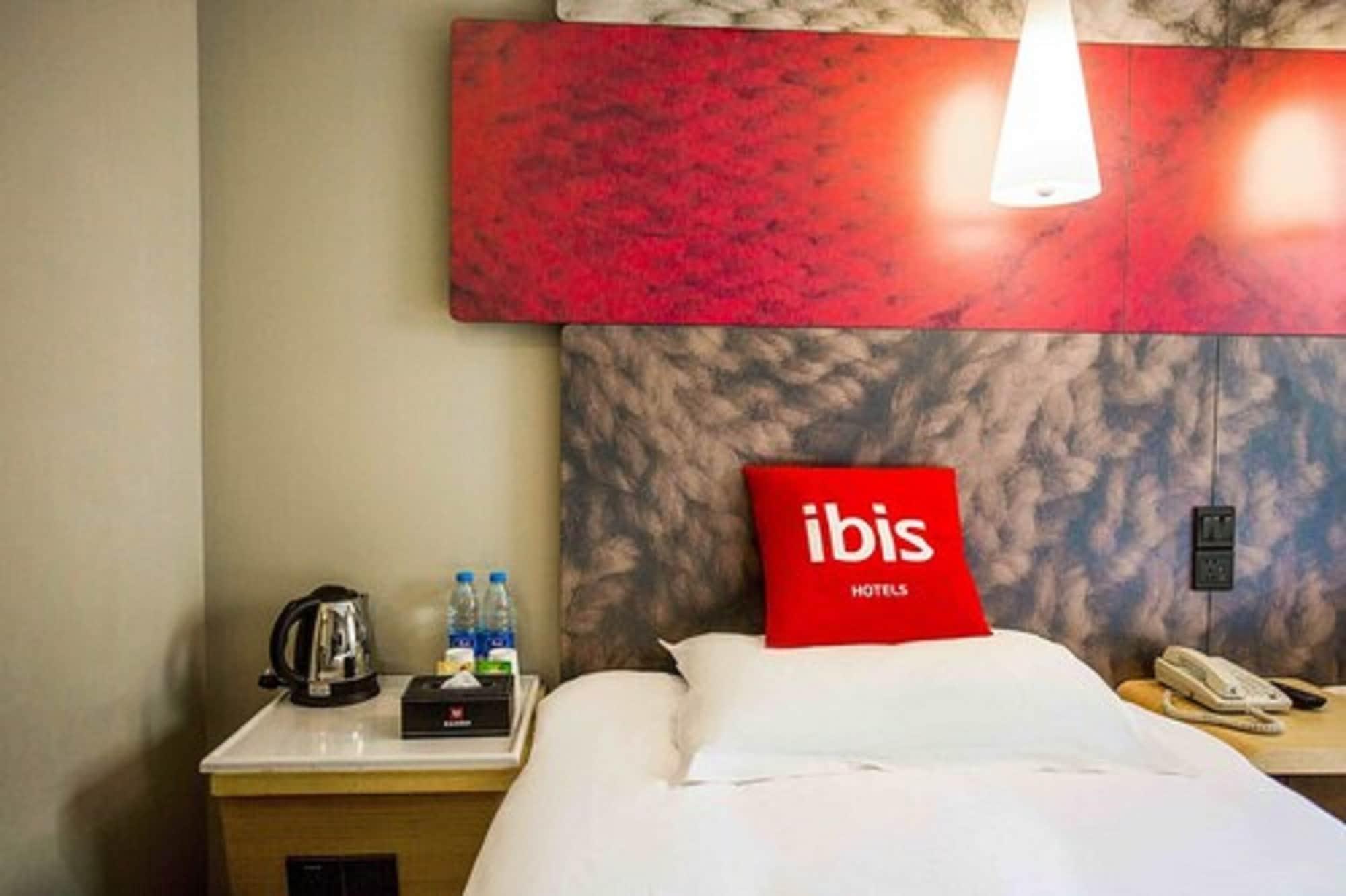 Ibis Qingdao Ningxia Road Hotel Exterior foto
